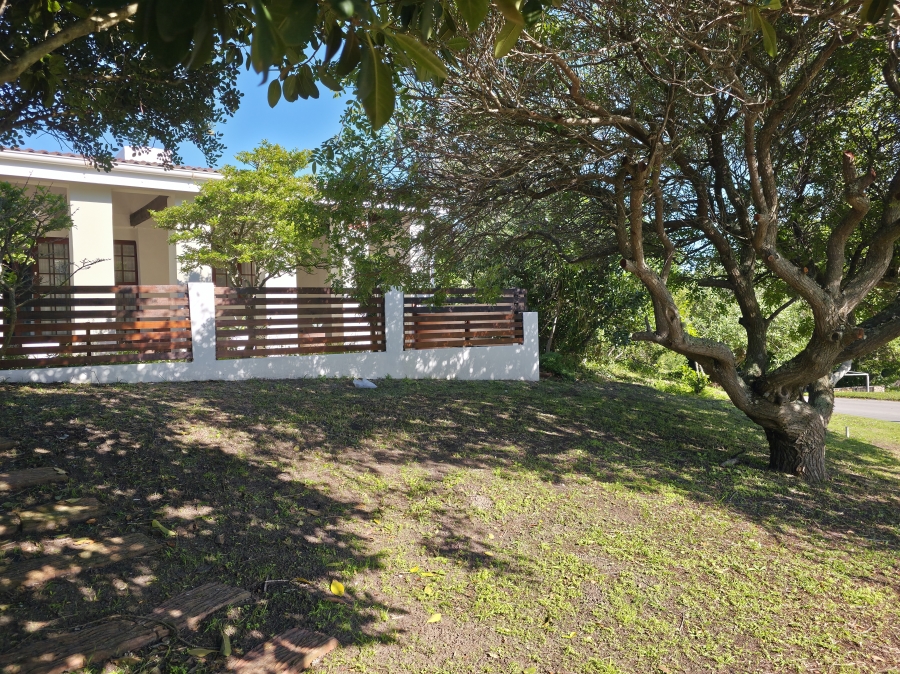 4 Bedroom Property for Sale in Paradise Beach Eastern Cape